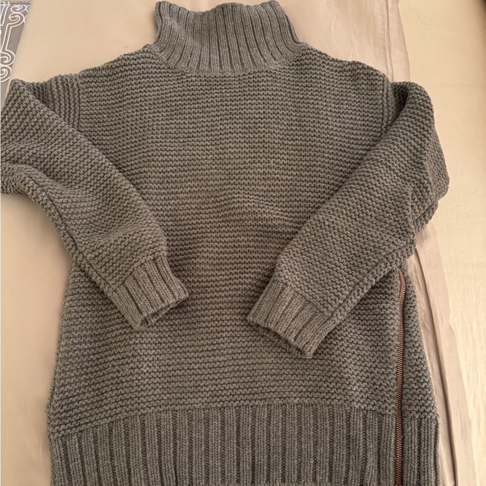 lululemon athletica Charcoal Turtleneck Sweater, size 2